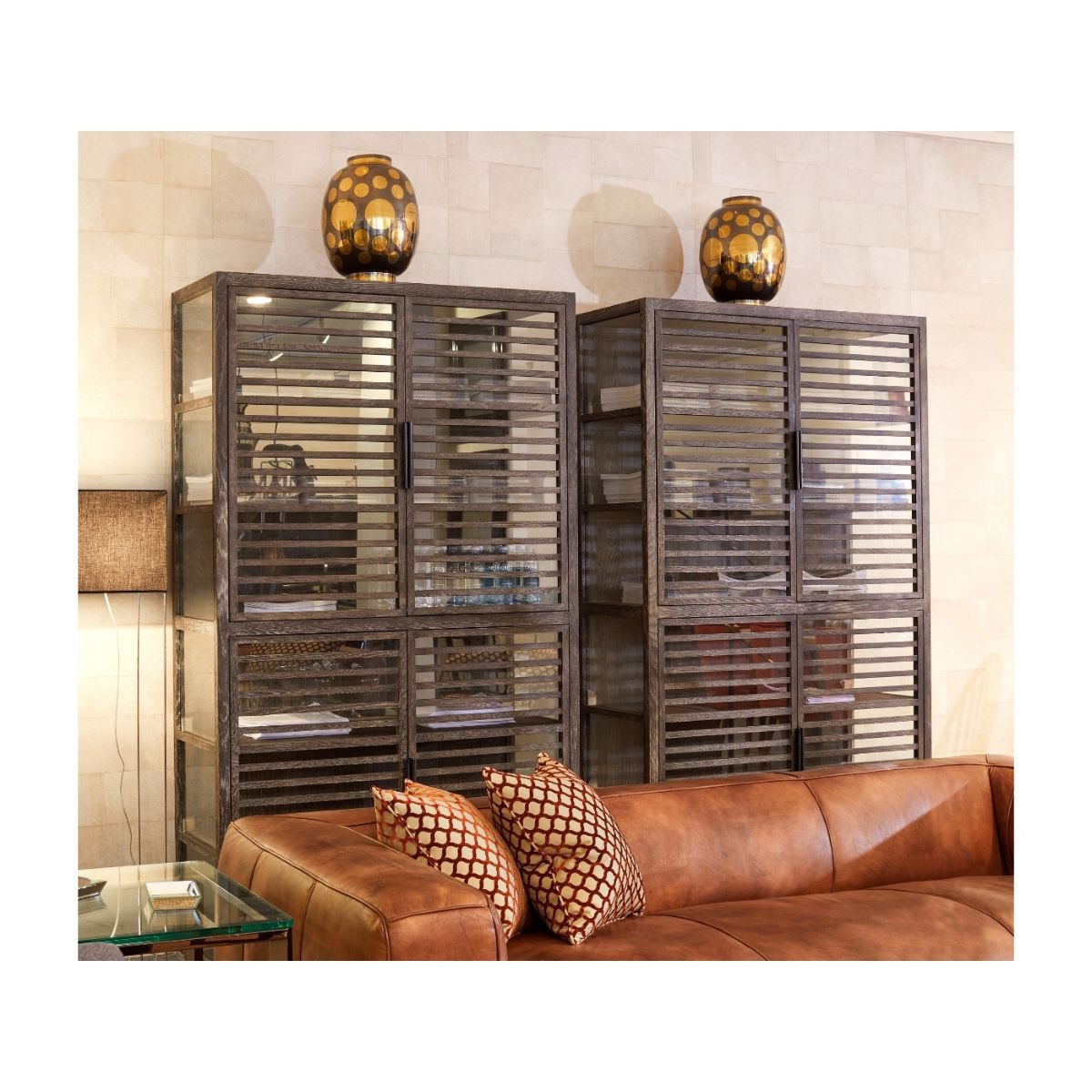 Vitrina de Roble Oscuro con Puertas de Listones - Imagen 5