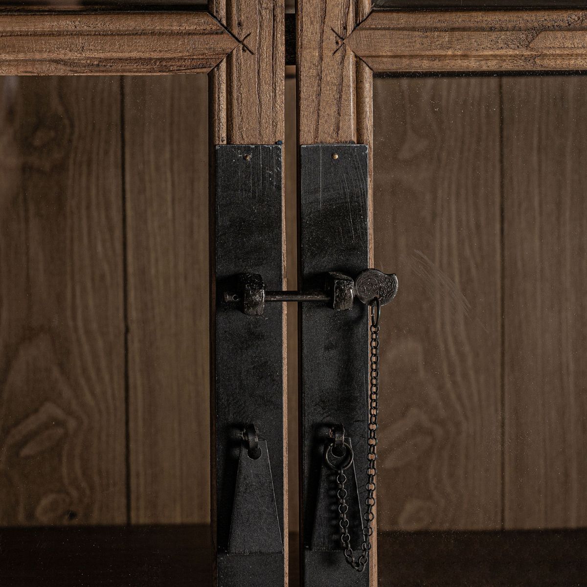 Vitrina de Madera de Olmo con Puertas Acristaladas y Cajones - Imagen 6