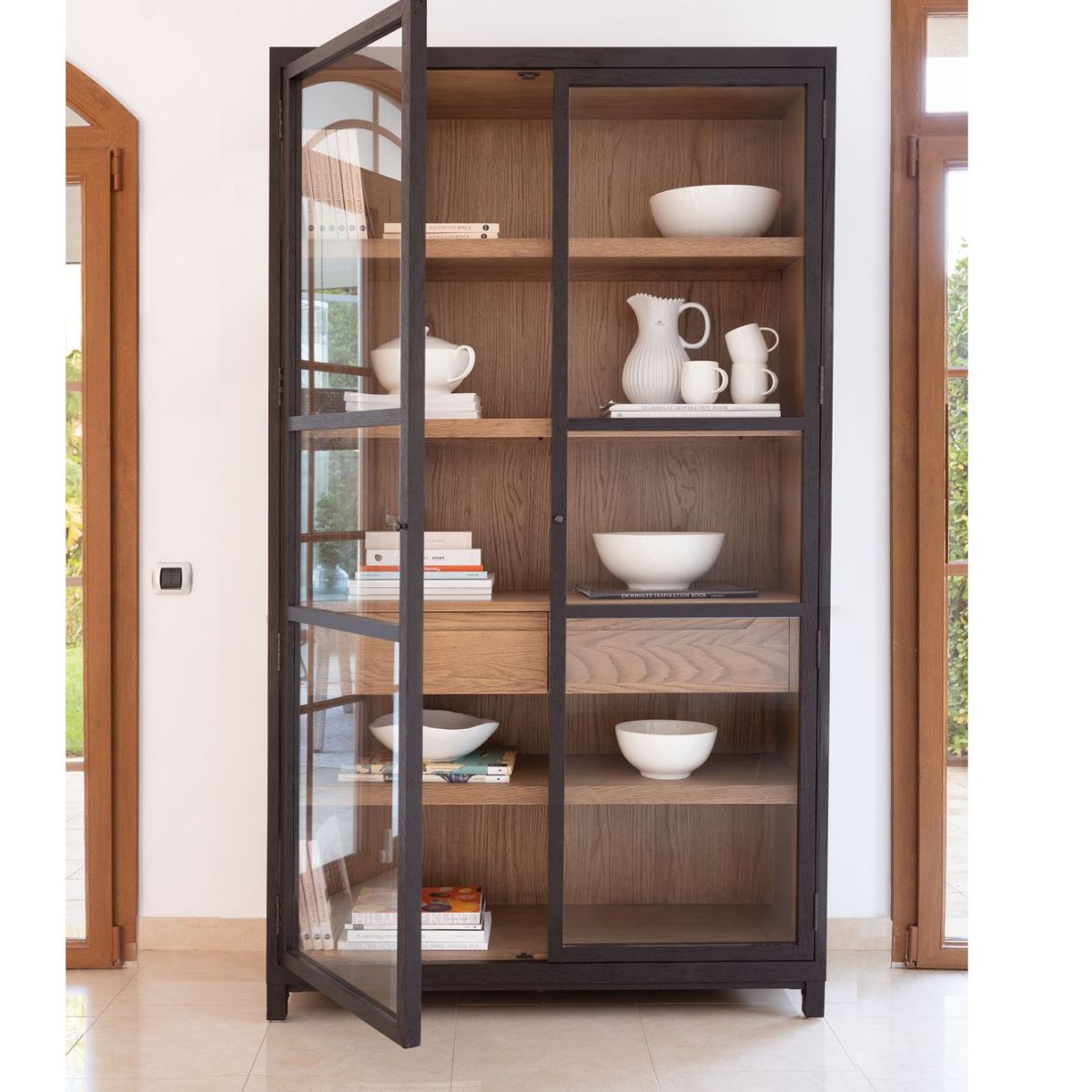 Vitrina de Roble con Puertas de Cristal y Acabado Bicolor - Imagen 6